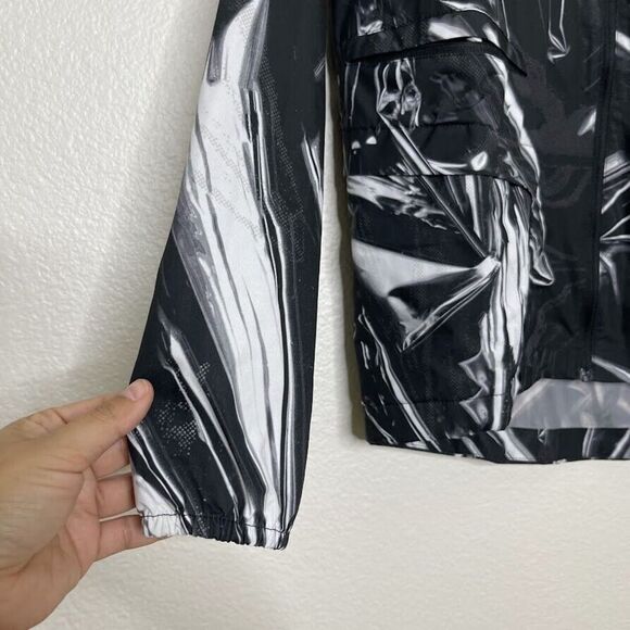 Nike SHIELD Jacket Medium Full-Zip Running Black Mesh Panel Hide Away Hooded - Picture 5 of 15